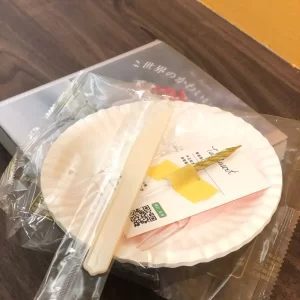 附贈餐盤和蠟燭，現場挑選顏色